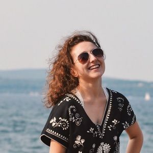 Meet your Posher, Claire